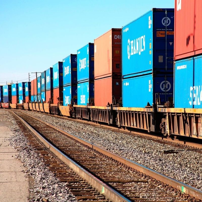 قطار خط سكة حديد الشحن من الصين إلى أوروبا Express Route FCL أو LCL International Rail Freight