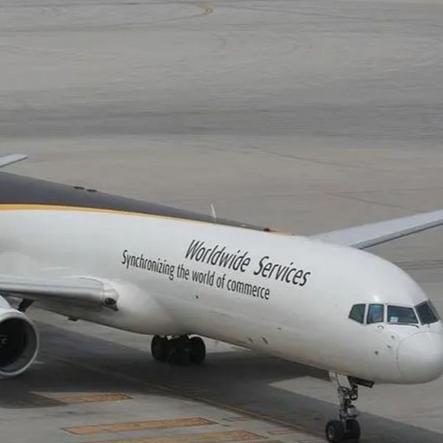 UPS من الباب إلى الباب لتسليم الشحن الجوي رحلات الشحن من شنغهاي إلى ماليزيا